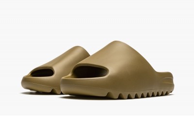 ADIDAS YEEZY
YEEZY SLIDE
Core