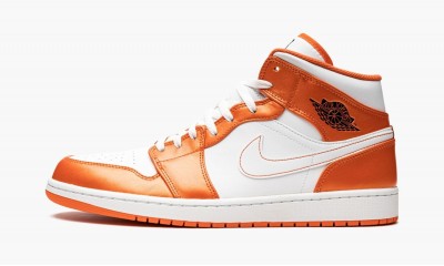 JORDAN
AIR JORDAN 1 MID SE
Electro Orange