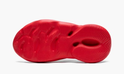 ADIDAS YEEZY
YEEZY FOAM RUNNER
Vermillion