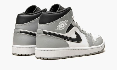 JORDAN
AIR JORDAN 1 MID
Light Smoke Grey 2.0